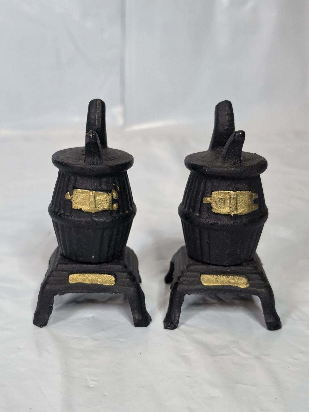 Miniature Cast Iron Pot Belly Stove Vintage Salt & Pepper Shakers With Stoppers